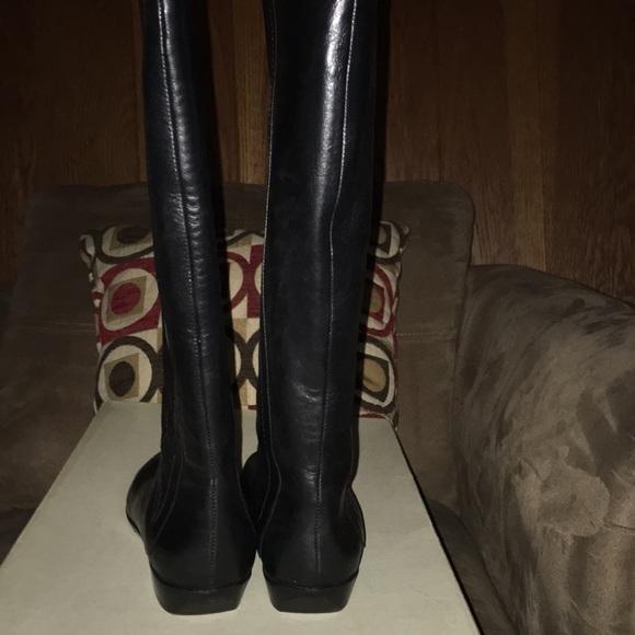 O.B.O.Boots like new - Picture 3 of 6